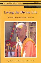 Living the divine life [Paperback] [Aug 01, 2012] Swami Niranjanananda Saraswati [Paperback] Swami Niranjanananda Saraswati